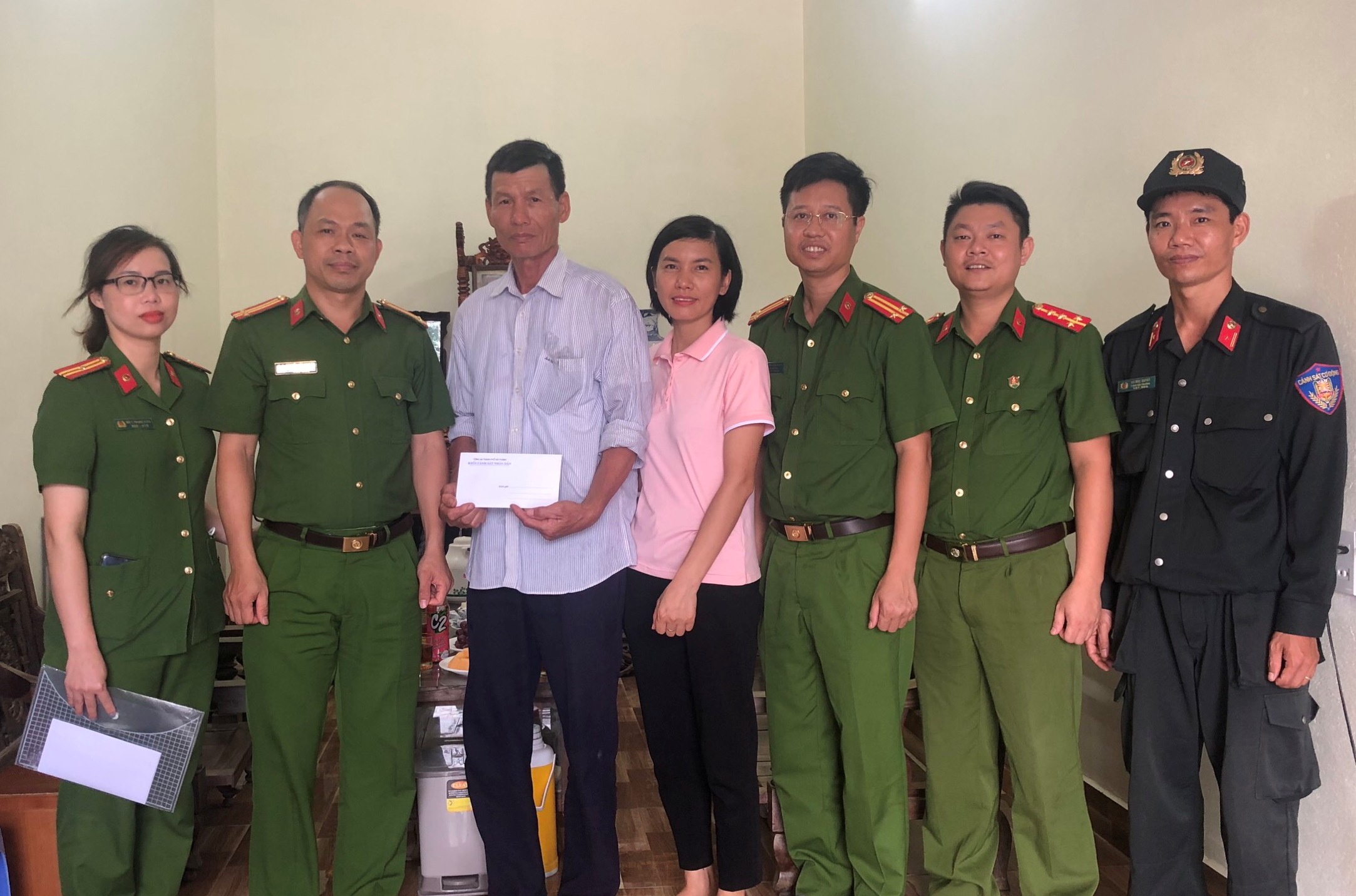 Khối CSND thăm hỏi, động viên CBCS có hoàn cảnh khó khăn, gia đình chính sách